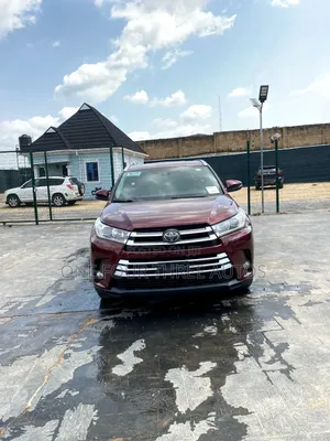 Toyota Highlander XLE 4x4 V6 (3.5L 6cyl 8A) 2018 Burgundy