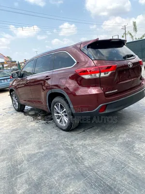 Toyota Highlander XLE 4x4 V6 (3.5L 6cyl 8A) 2018 Burgundy