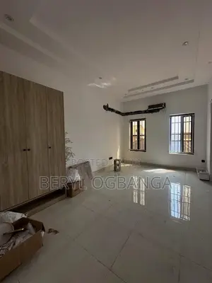 3bdrm Apartment in Lekki Phase 1 for rent