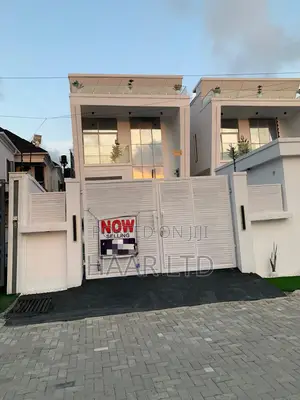 5bdrm Duplex in Ologolo for sale