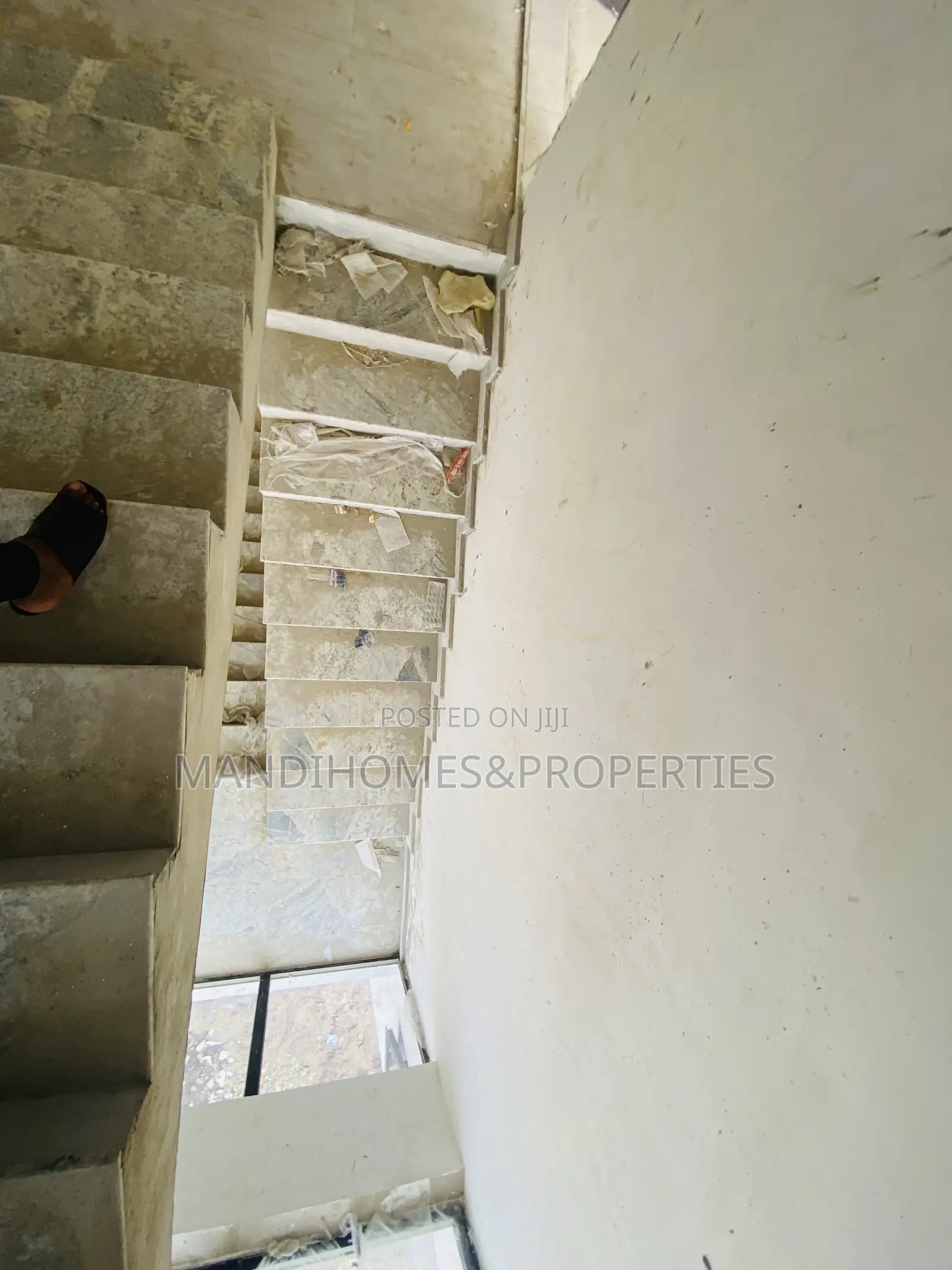 Units Spacious 2 Bedroom Apartment
