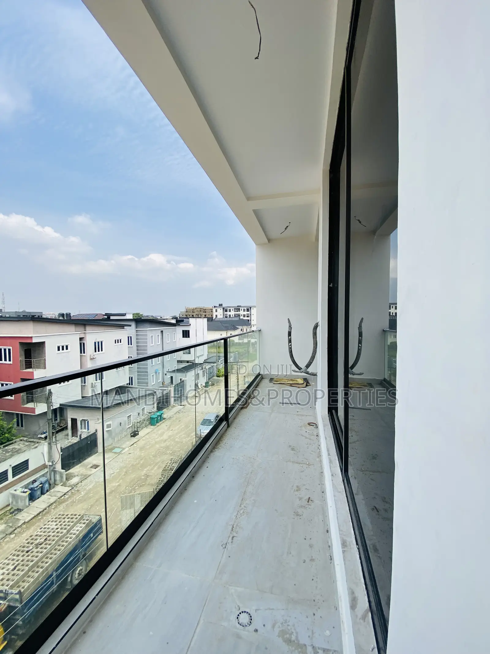 Units Spacious 2 Bedroom Apartment