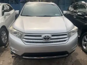 Toyota Highlander Limited 3.5l 4WD 2013 Silver