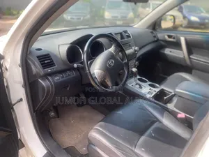 Toyota Highlander Sport 2010 White