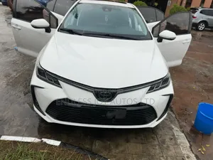 Toyota Corolla LE 2022 White