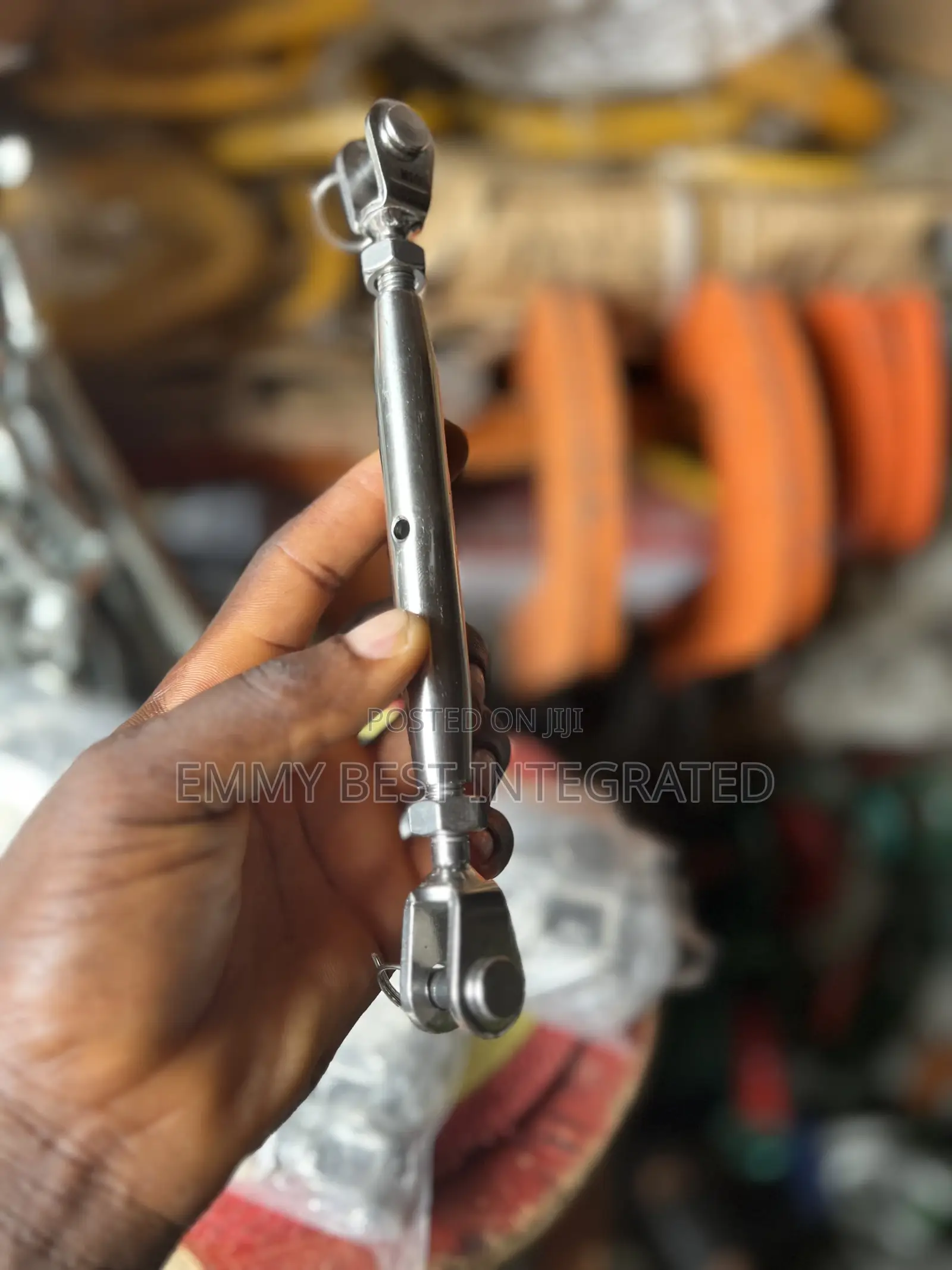 Closed-Body Turnbuckle