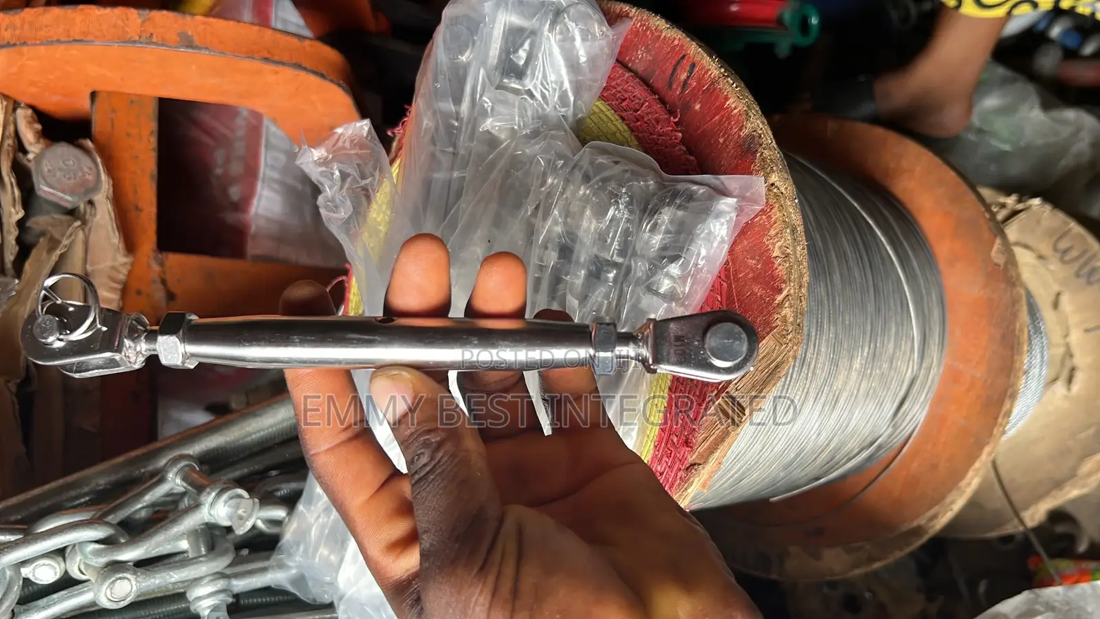 Closed-Body Turnbuckle