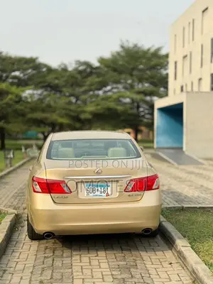 Lexus ES 350 2010 Gold