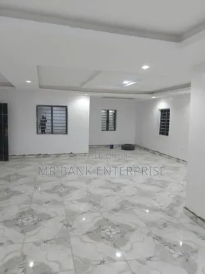 5bdrm Duplex in Okota for sale
