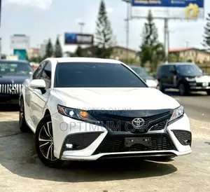 Toyota Camry 2020 White