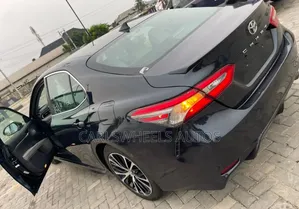 Toyota Camry SE Nightshade FWD 2020