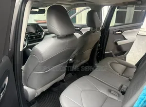 Toyota Highlander XLE 2022 Gray
