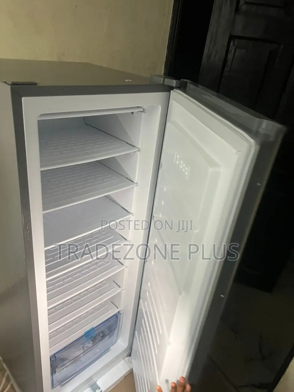 Skyrun 185l Vertical Freezer – Compact Design, Maximum Storage