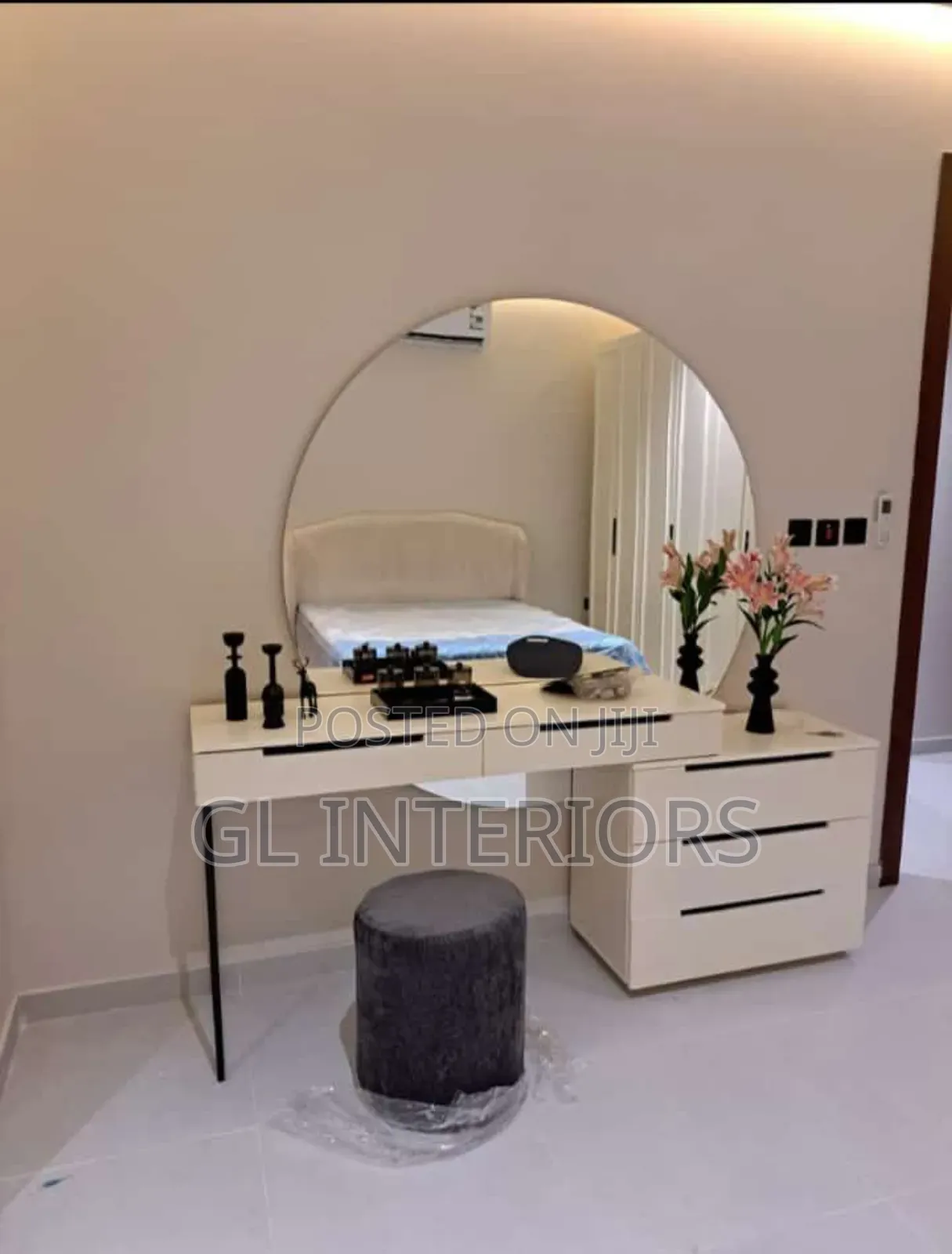 Dressing Mirror With Stool