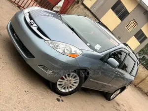 Toyota Sienna Limited 7 Passenger 2010 Blue
