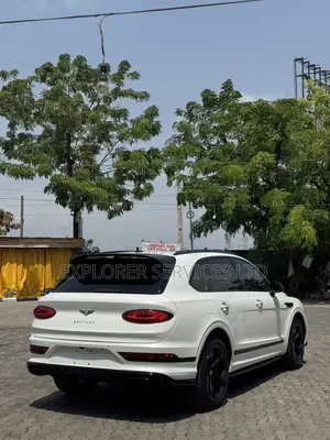Bentley Bentayga 2022 White