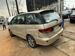 Toyota Previa 2000 Gold