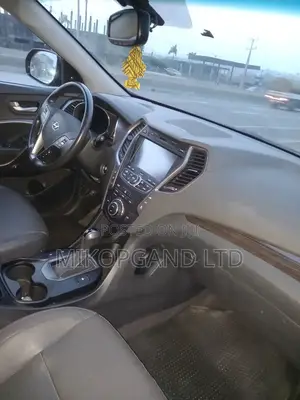 Hyundai Santa Fe Limited w/Saddle Interior 4dr SUV AWD (3.3L 6cyl 6A)