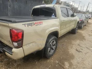 Toyota Tacoma 2020 Gold