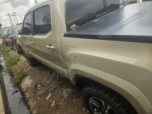 Toyota Tacoma 2020 Gold