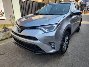 Toyota RAV4 Adventure 4dr SUV (2.5L 4cyl 6A) 2018 Silver