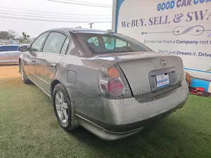 Nissan Altima 2002 Gold
