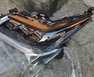 Brand New 3 Torch Headlight for Lexus Lx 570