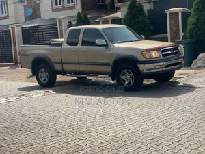 Toyota Tundra Automatic 2002 Gold