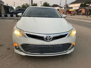 Toyota Avalon XLE Sedar FWD (3.5L 6cyl 6A) 2013 Off white