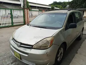 Toyota Sienna 2005 Silver