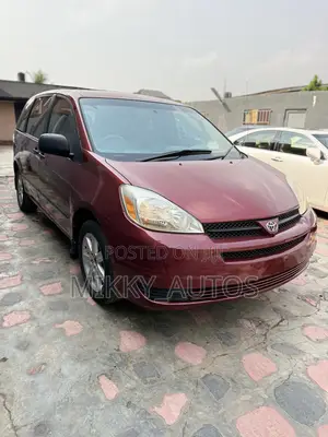 Toyota Sienna 2005 Red