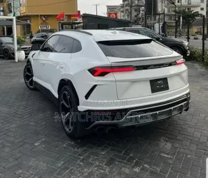 Lamborghini Urus Base 2019 White