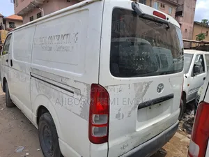Toyota HiAce 2010 White