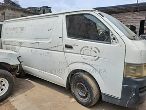 Toyota HiAce 2010 White