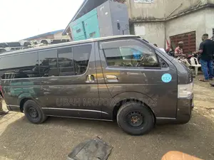 Toyota HiAce 2005 Black
