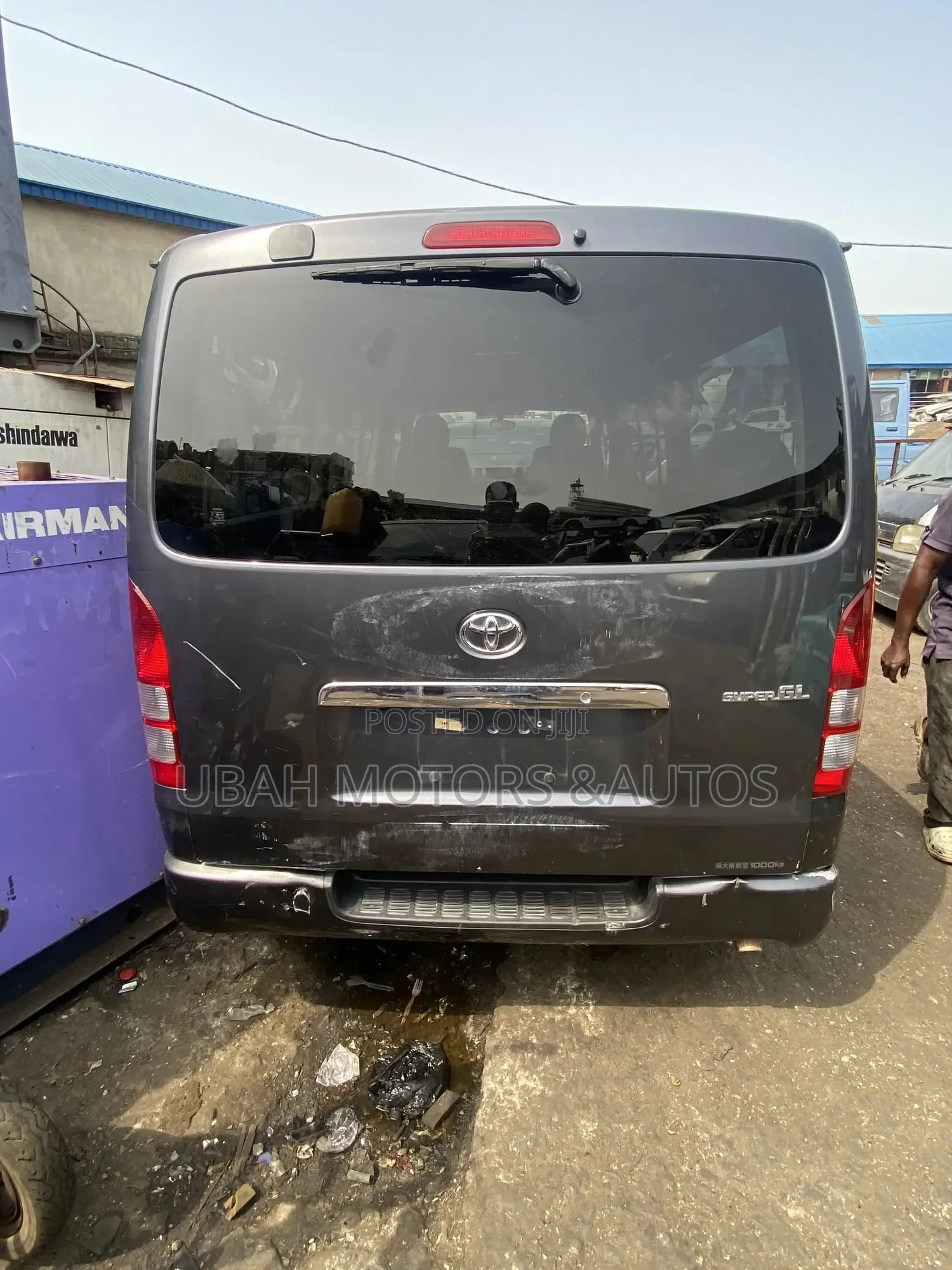 Toyota HiAce 2005 Black