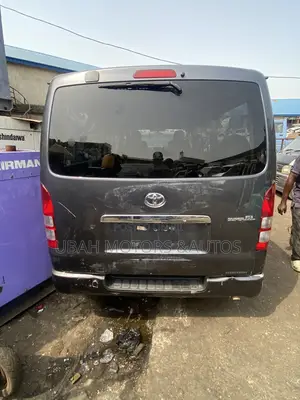 Toyota HiAce 2005 Black