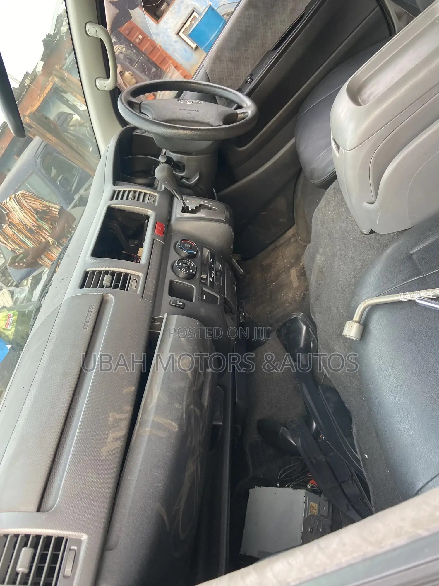 Toyota HiAce 2005 Black
