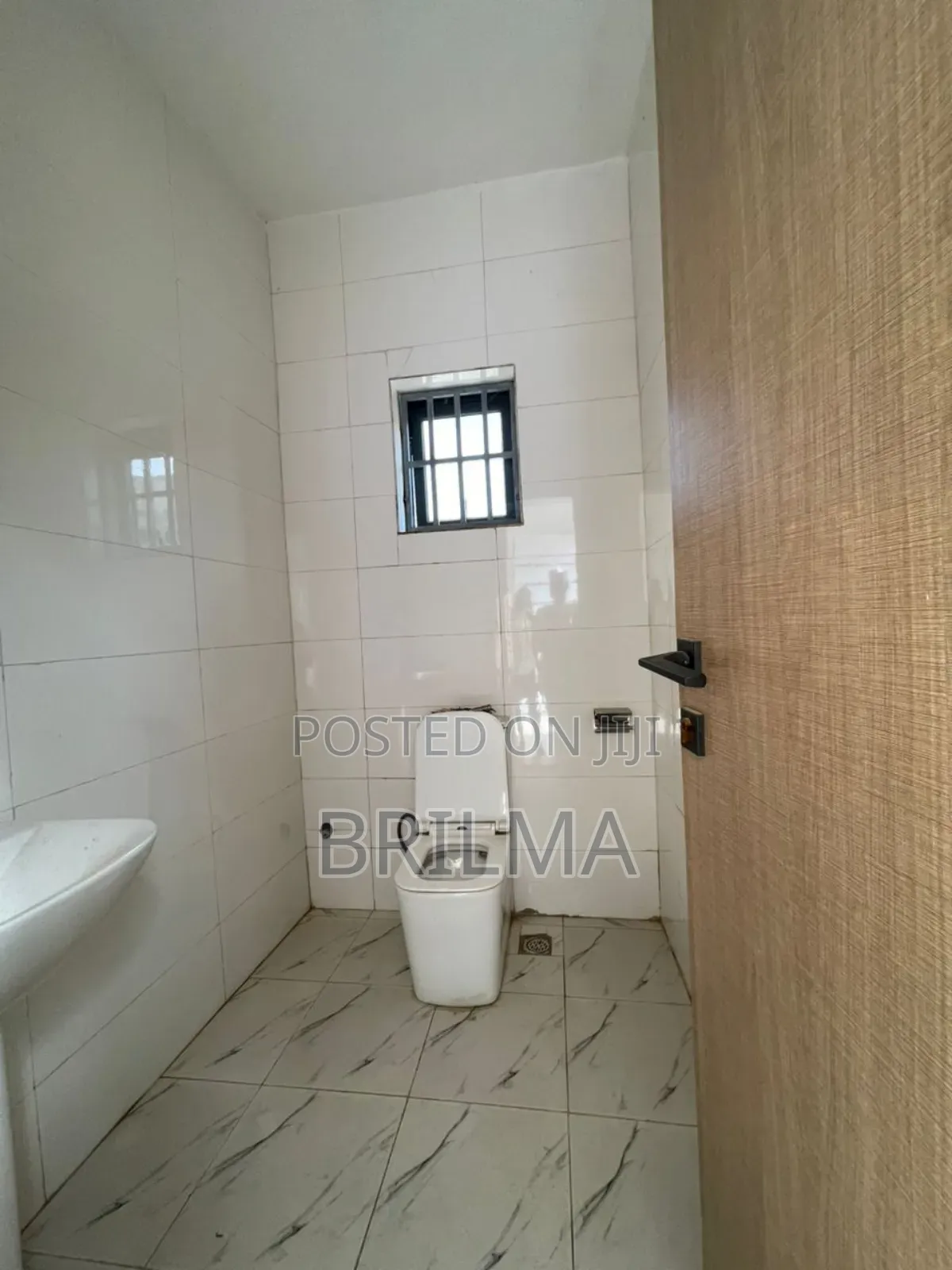4 Bdrm Fully Detached Duplex In Guzape For Sale!
