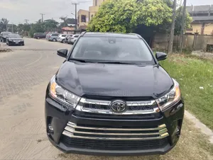 Toyota Highlander SE 4x2 V6 (3.5L 6cyl 8A) 2018 Black