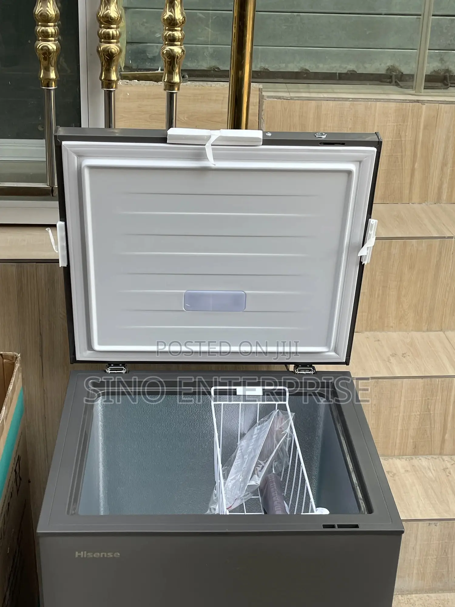 142 L,Fast Freezer , Power Indicator Function ,Silver, R600 Gas