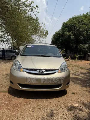 Toyota Sienna 2009 Gold