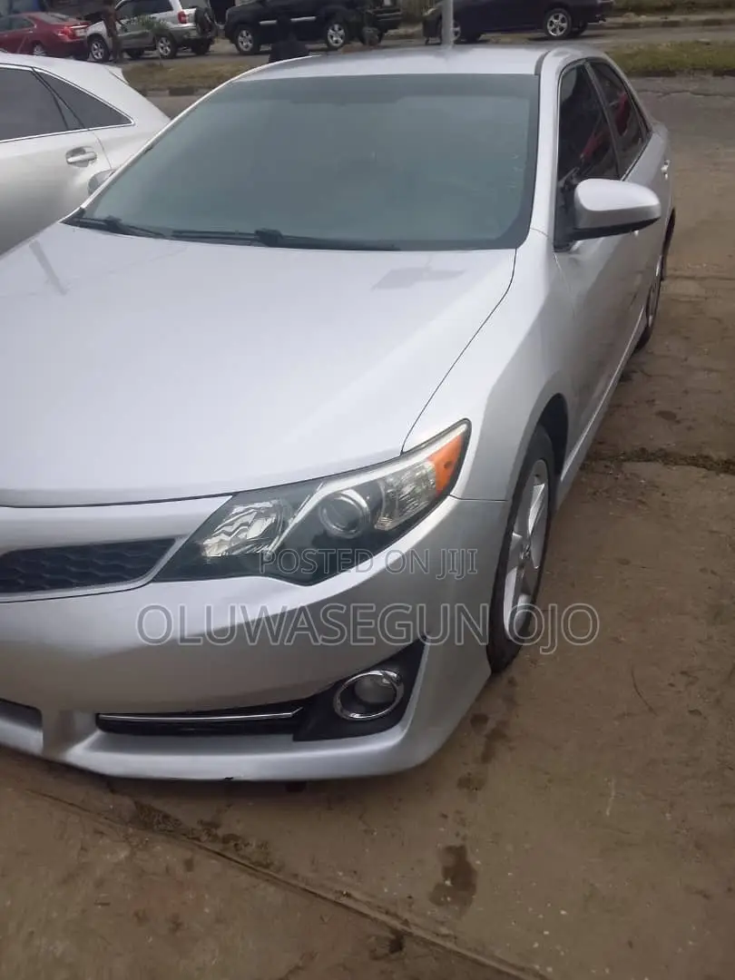 Toyota Camry 2014 Silver