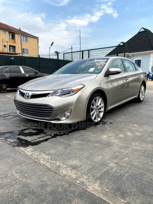 Toyota Avalon XLE 4dr Sedan (3.5L 6cyl 6A) 2015 Gold