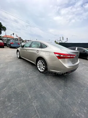 Toyota Avalon XLE 4dr Sedan (3.5L 6cyl 6A) 2015 Gold