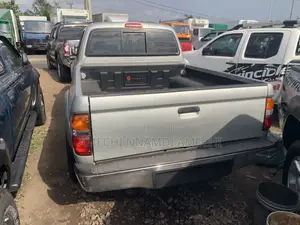 Toyota Tacoma Base V6 4x4 Double-Cab 121.9 in. WB 2003 Silver