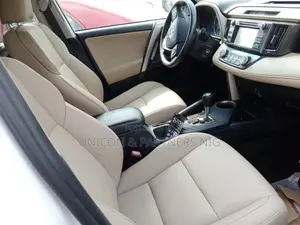 Toyota RAV4 XLE 4dr SUV AWD (2.5L 4cyl 6A) 2014 White