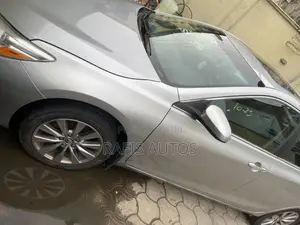 Toyota Camry XLE 4dr Sedan (2.5L 4cyl 6A) 2017 Silver