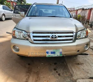 Toyota Highlander 2005 Gold
