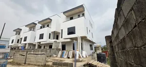 4bdrm Duplex in Monumental Estate for sale